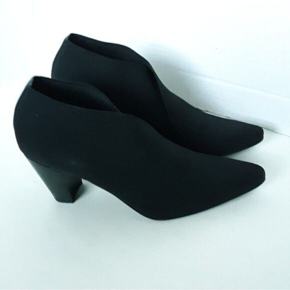 Stuart Weitzman Women's size 6M Y2K Style Ankle Boot - Picture 2 of 11